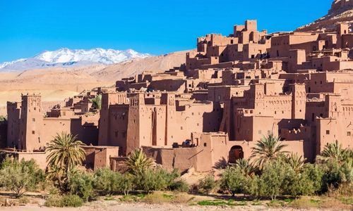 kasbah ait ben haddou avec atlas en arrière plan