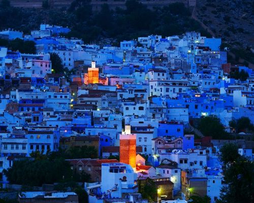 chefchaouen vue panoramique à la tombée de la nuit