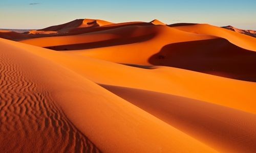 vue panoramique de dunes dans le désert de Maerzouga